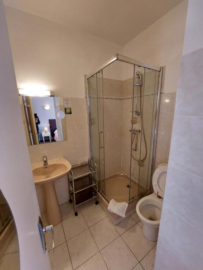 L'Accent - Hotel 2 Etoiles Et Restaurant - Logis Hotels Astaffort Екстериор снимка