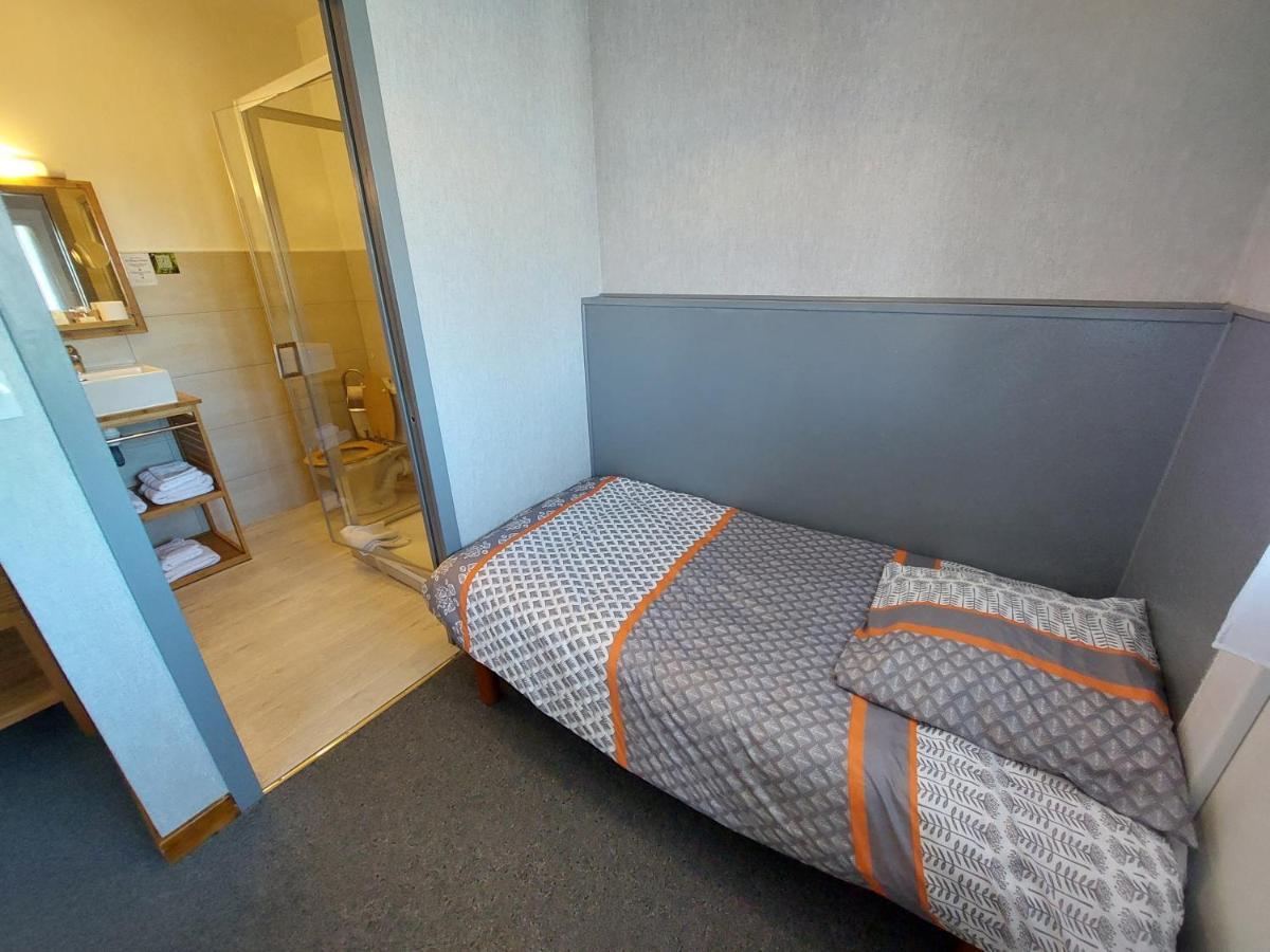 L'Accent - Hotel 2 Etoiles Et Restaurant - Logis Hotels Astaffort Екстериор снимка